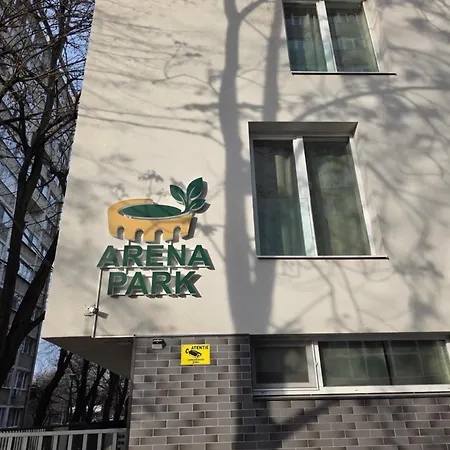 מלון דירות Arena Park 4*